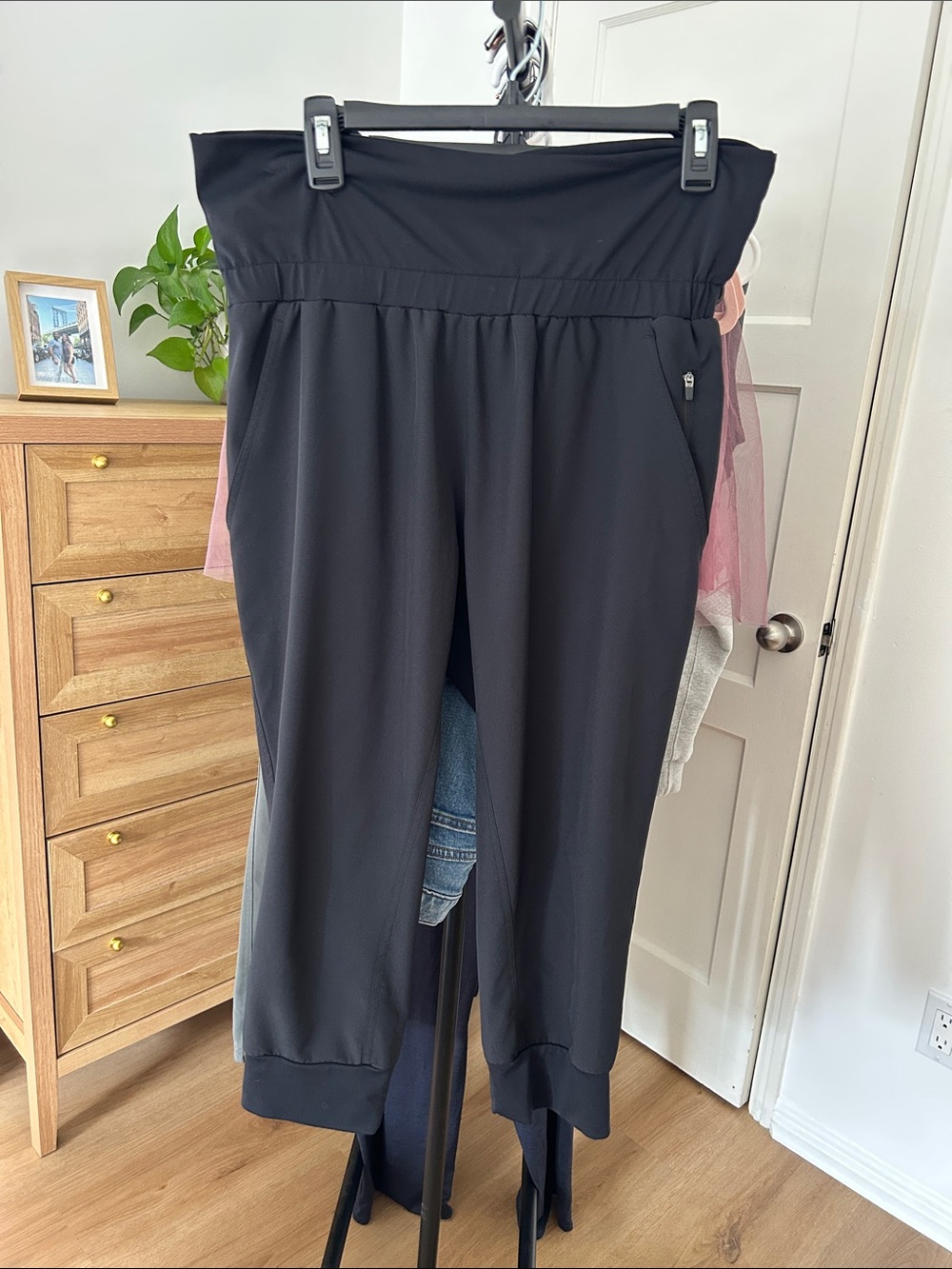 Fabletics Cropped Maternity Joggers. Size medium. 22” inseam. Black.